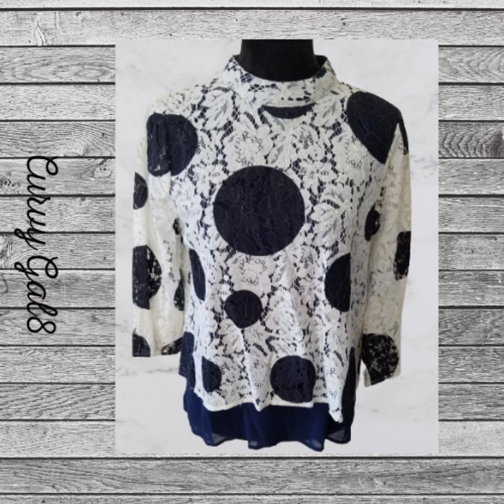 🔥 Sale 3 for 20🔥  HD in Paris Anthropologie Size 8 Lace Navy Blouse